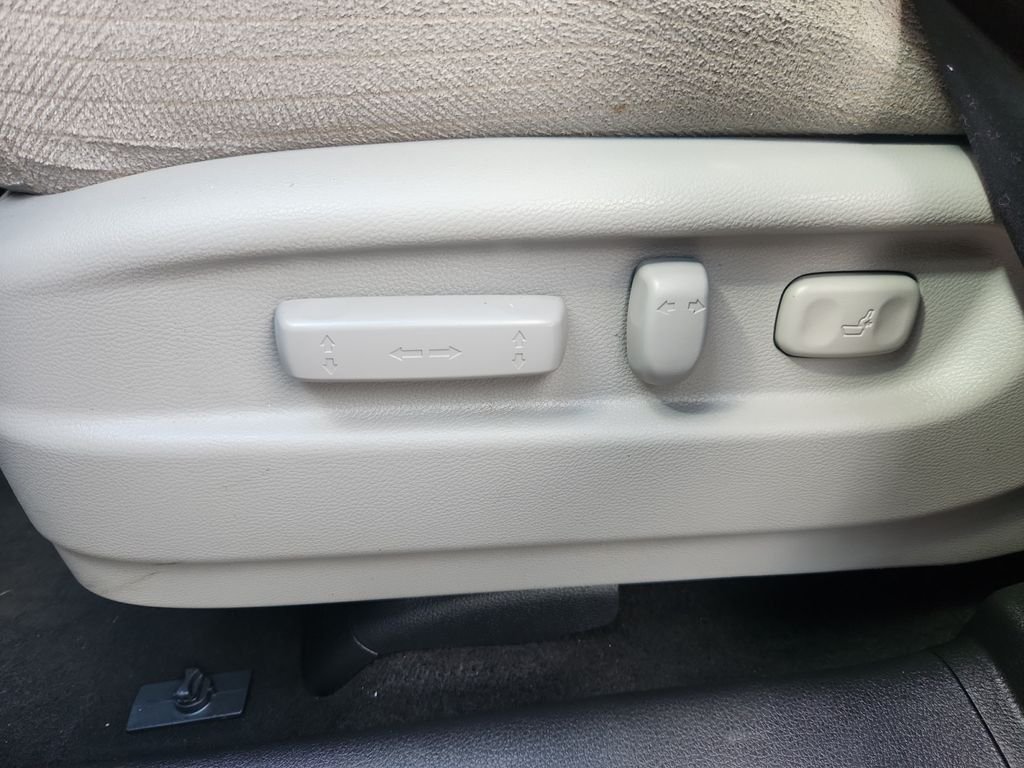 Used 2018  Honda EX image 27
