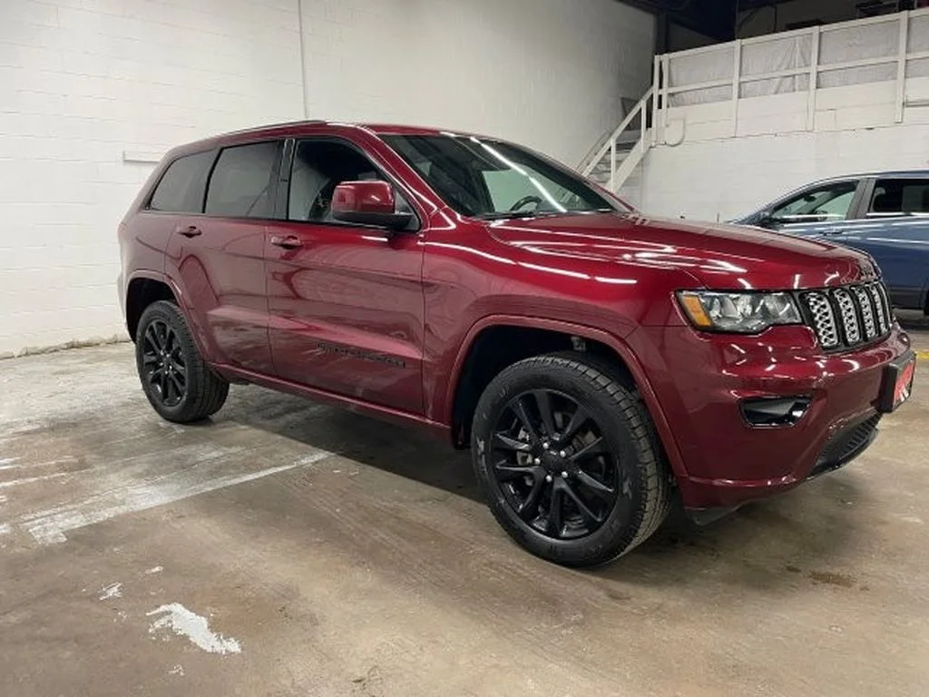 Used 2021 Velvet Red Pearlcoat Jeep Laredo X image 3