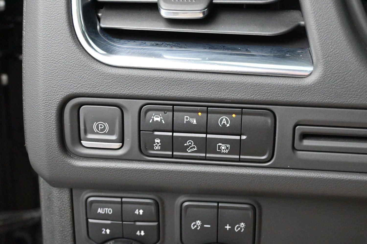 Used 2023 Black Chevrolet Z71 image 26