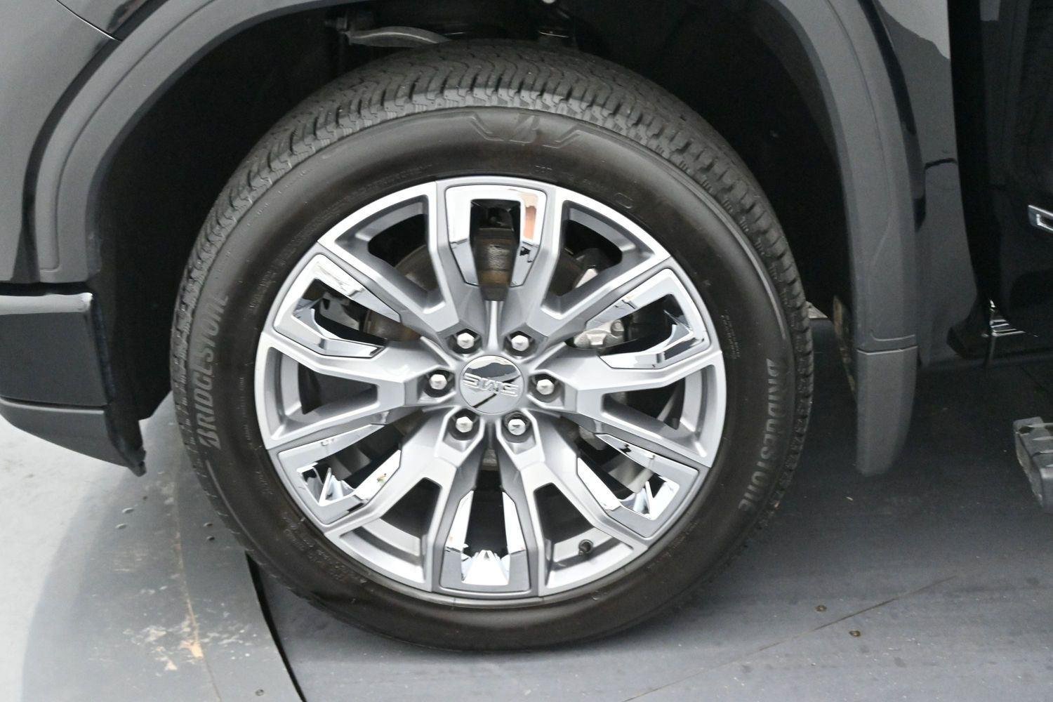 Used 2025 Onyx Black GMC Denali image 38