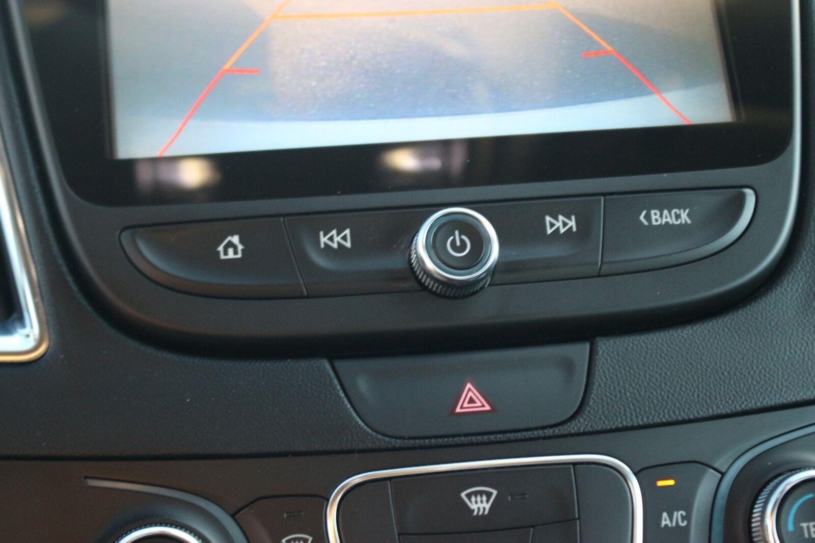 Used 2017 IRIDESCENT PEARL TRICOAT Chevrolet LT image 23