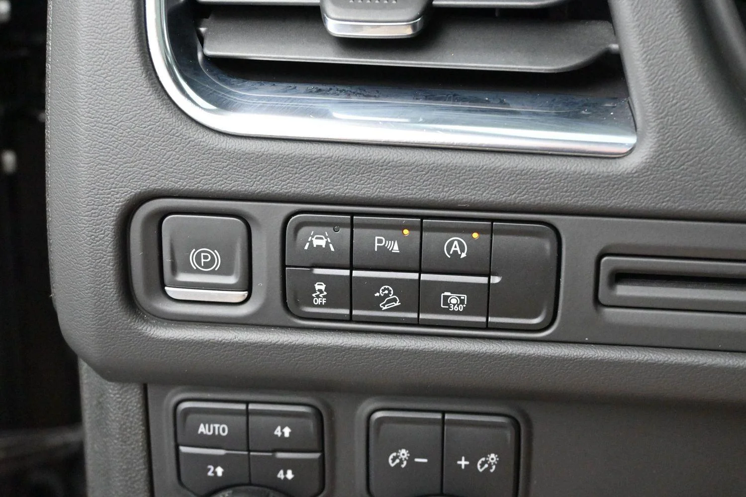 Used 2023 Black Chevrolet Z71 image 26