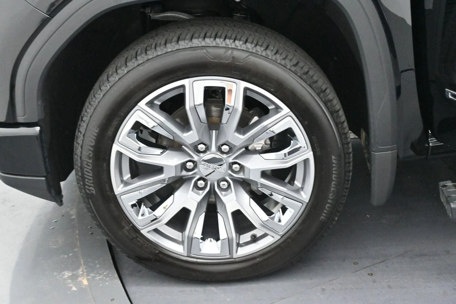 Used 2025 Onyx Black GMC Denali image 38