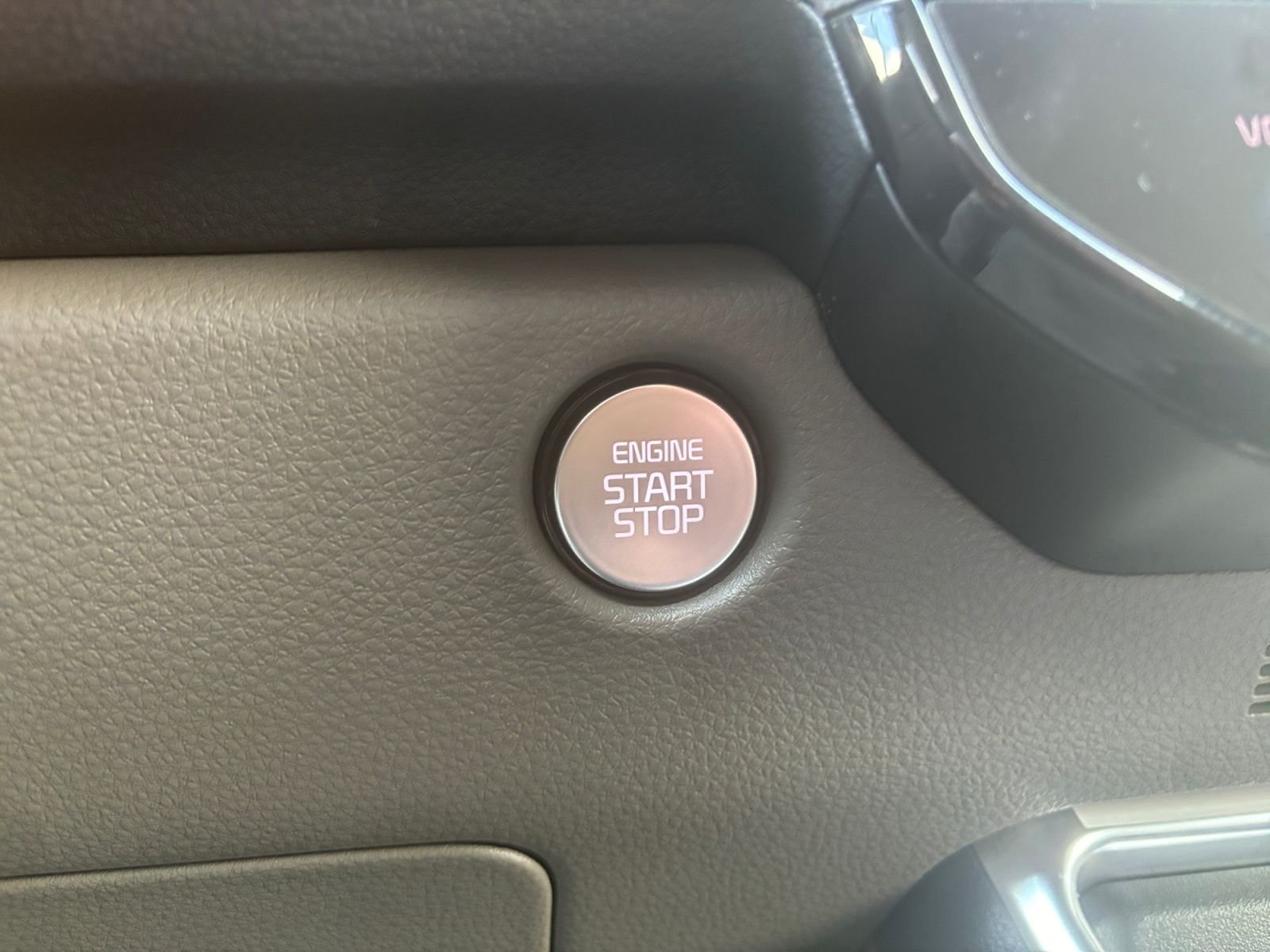New 2026 Snow White Pearl Kia EX image 24