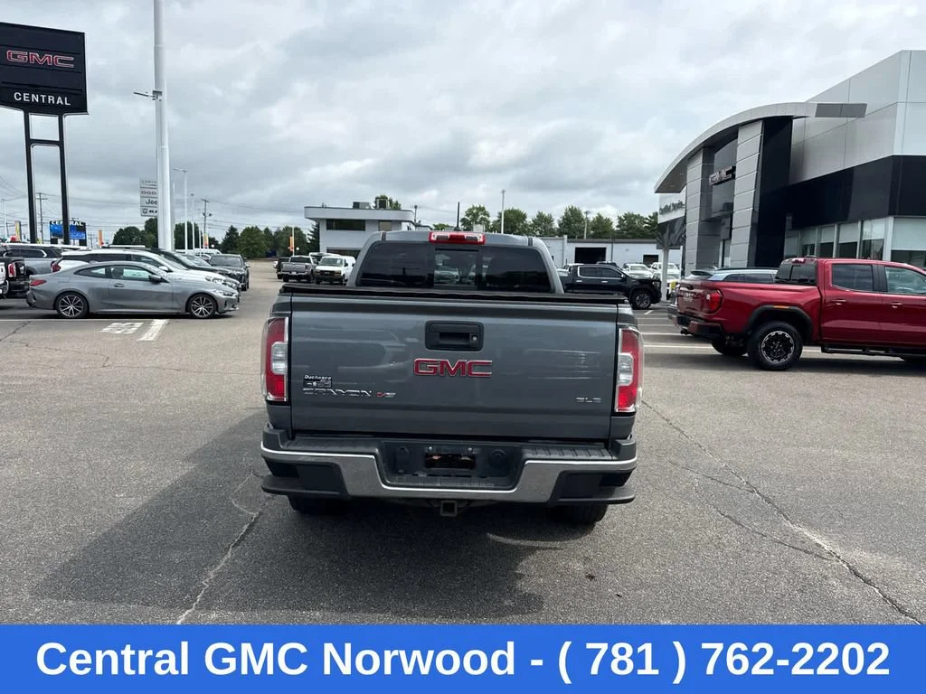 Used 2020 Gray GMC 4WD SLE image 4