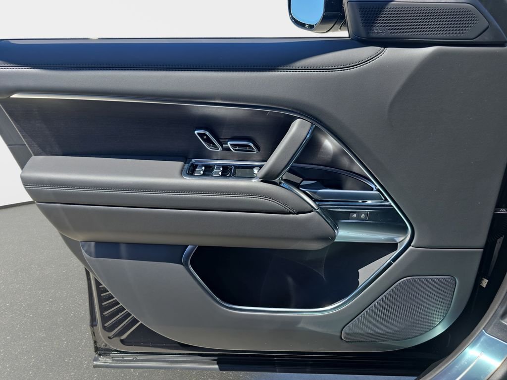 New 2026 Santorini Black Land Rover SE image 28