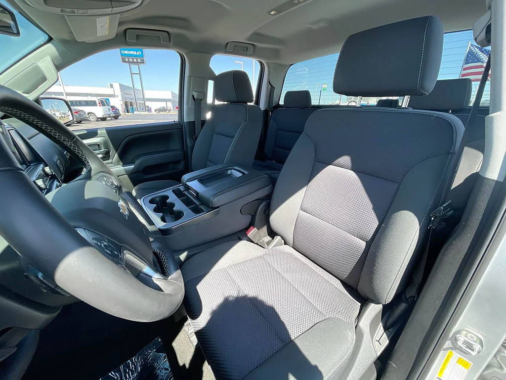 Used 2018 Silver Ice Metallic Chevrolet LT image 18