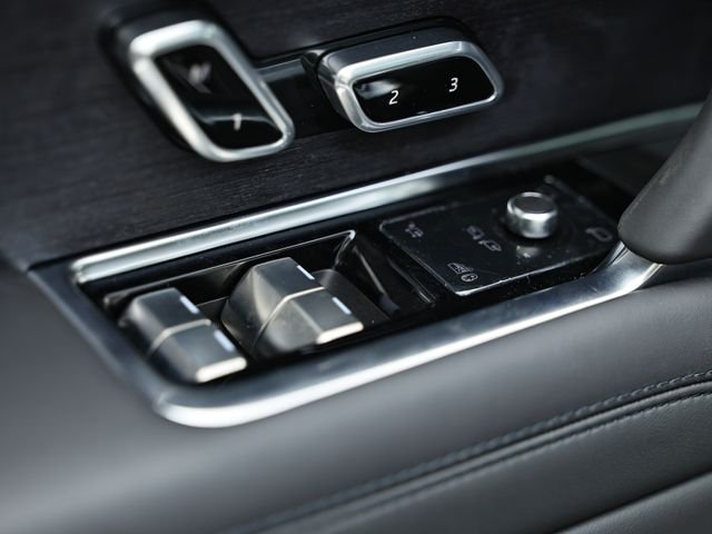 New 2026 Santorini Black LAND ROVER SE image 22