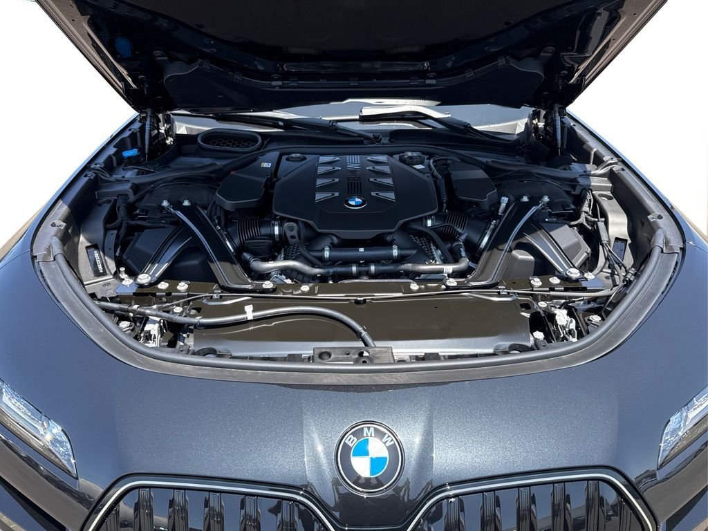 2025 BMW 7 Series 760i - Photo 11