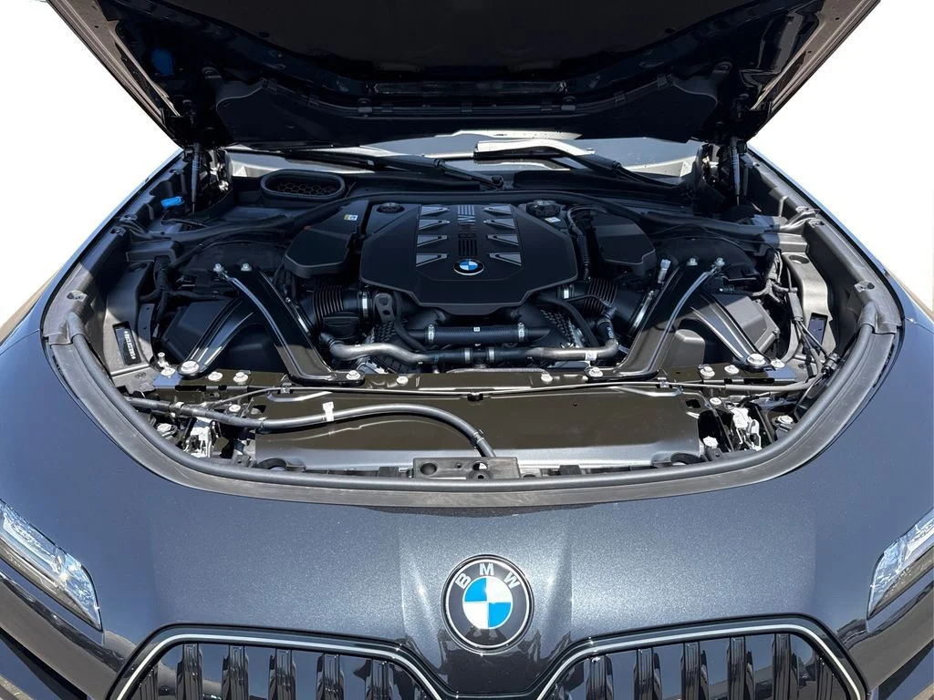 2025 BMW 7 Series 760i - Photo 11