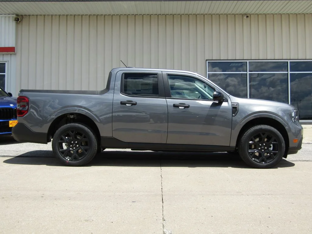 New 2026 Carbonized Gray Metallic Ford XLT image 2