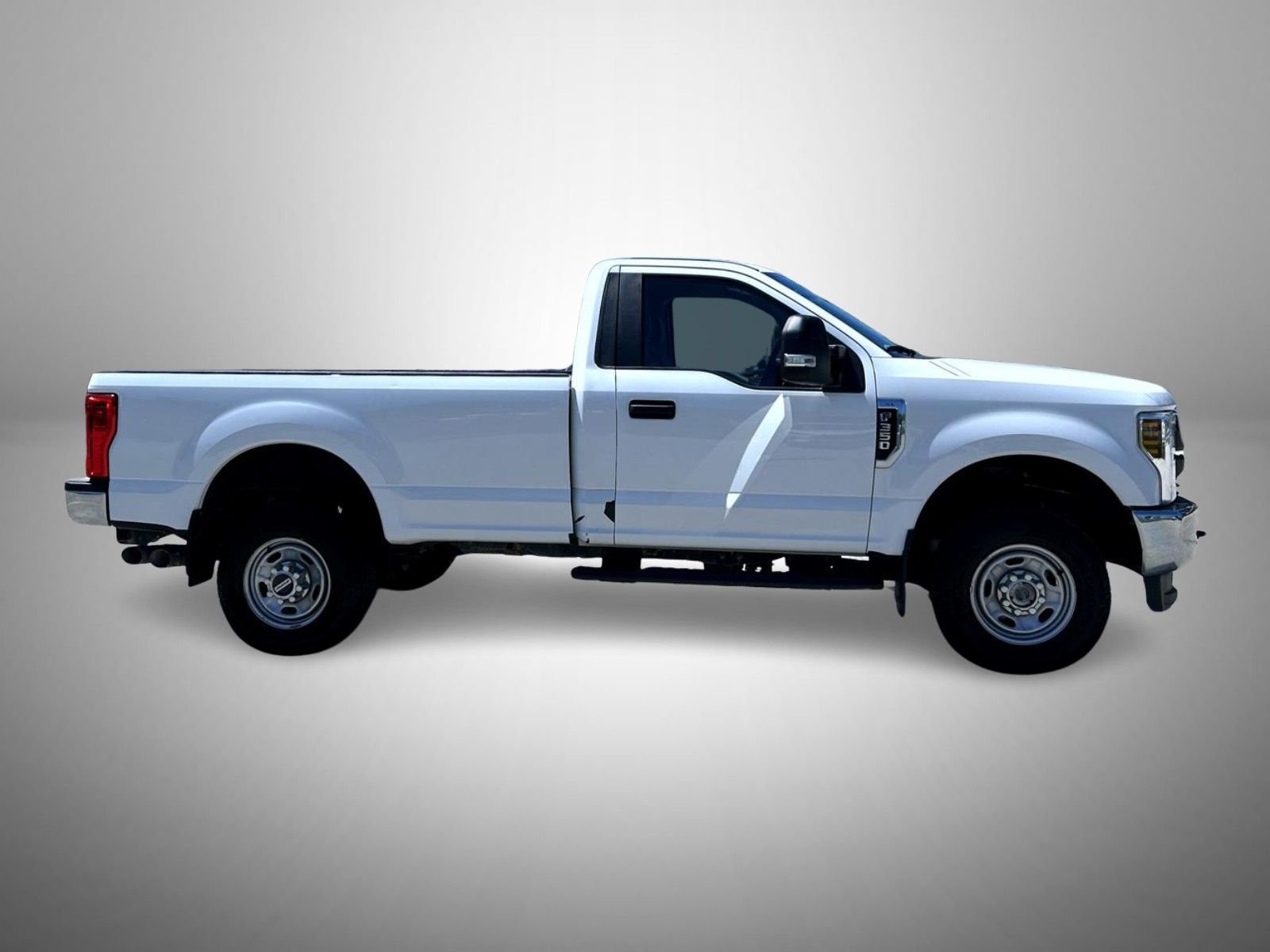 Used 2019 White Ford XL image 4
