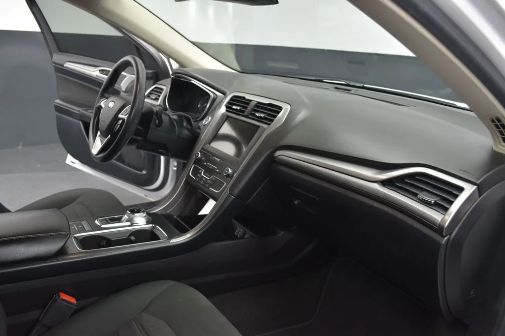 Used 2020 White Ford SE image 27