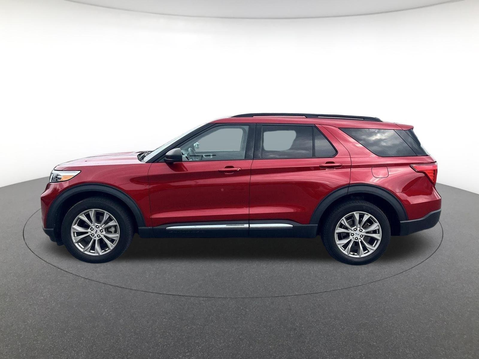 Used 2022 Rapid Red Metallic Tinted Clearcoat Ford XLT image 2