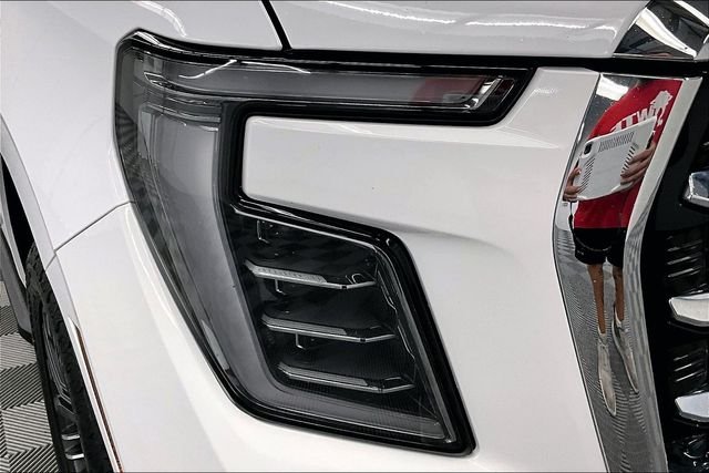 Used 2025 Summit White GMC Elevation image 36