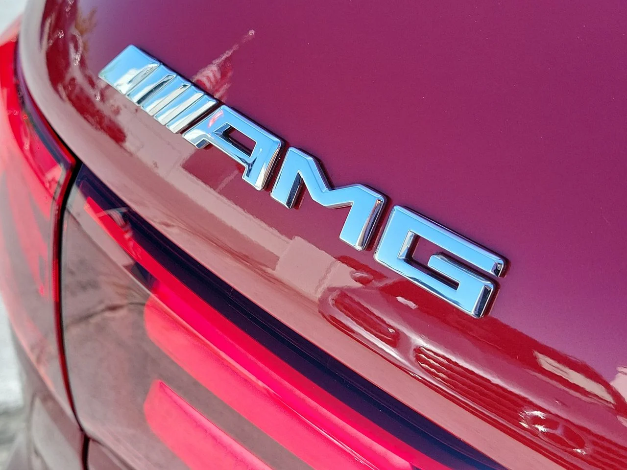 New 2026 MANUFAKTUR Patagonia Red Metallic Mercedes-Benz AMG® GLB 35 4MATIC® SUV image 9