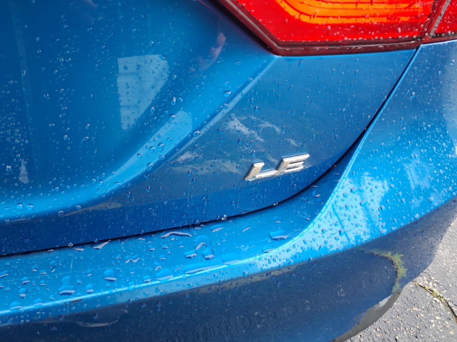 2020 Toyota Camry LE - Photo 18