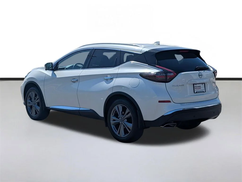 Used 2023 White Nissan Platinum image 3