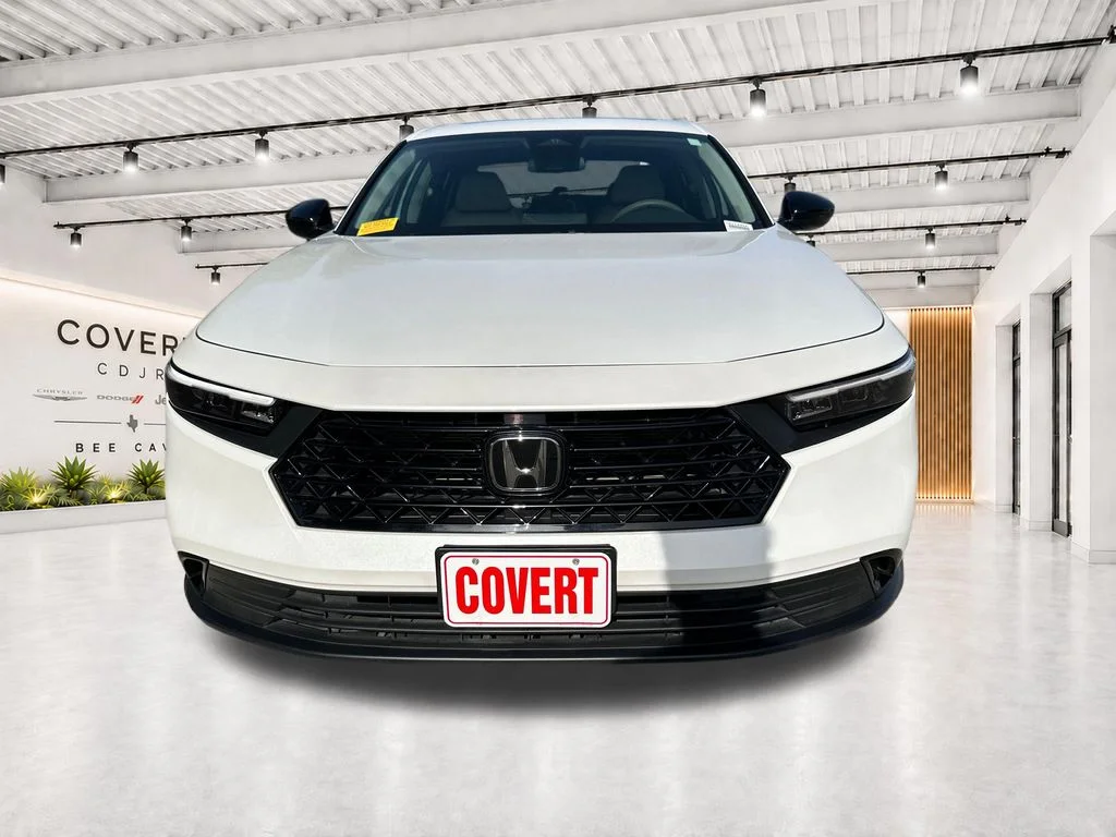 Used 2025 White Honda SE image 3