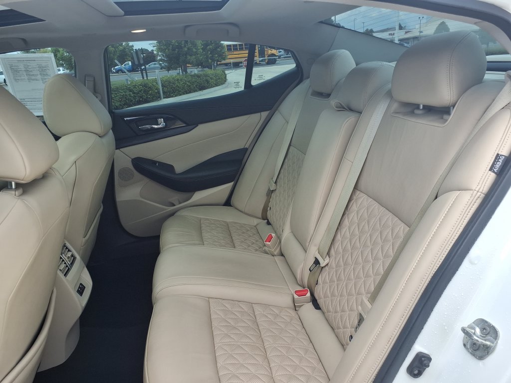 Used 2021 White Nissan Platinum image 13