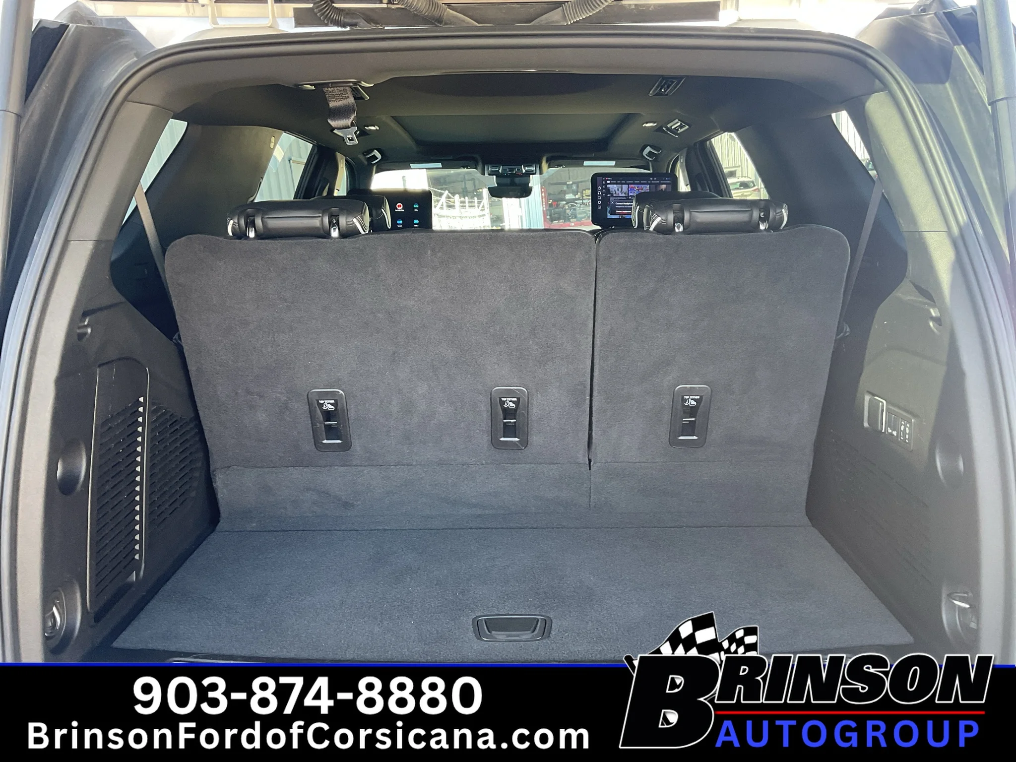 Used 2025 Summit White GMC AT4 Ultimate image 9
