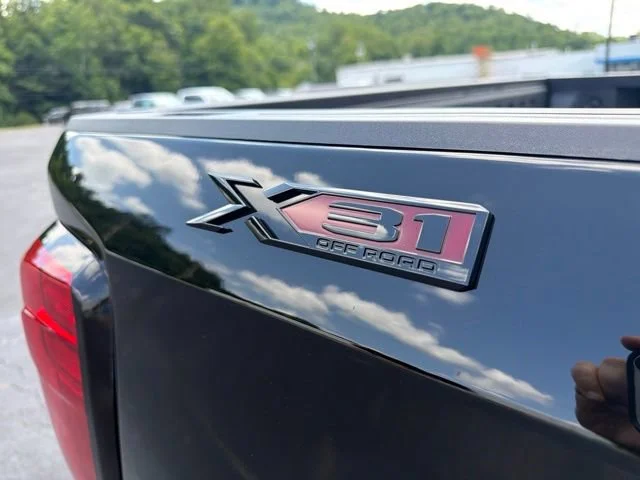 New 2026 Onyx Black GMC Elevation image 18