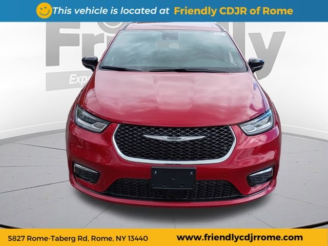 2026 Chrysler Pacifica Select's photo