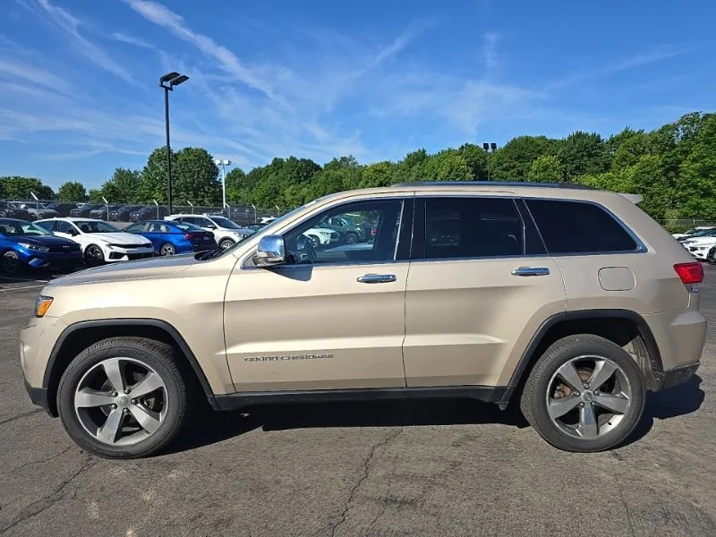 Used 2014 Beige Jeep Limited image 4