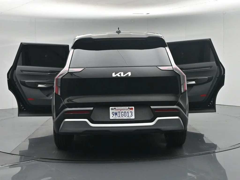Used 2024 Black Kia Light Long Range image 38