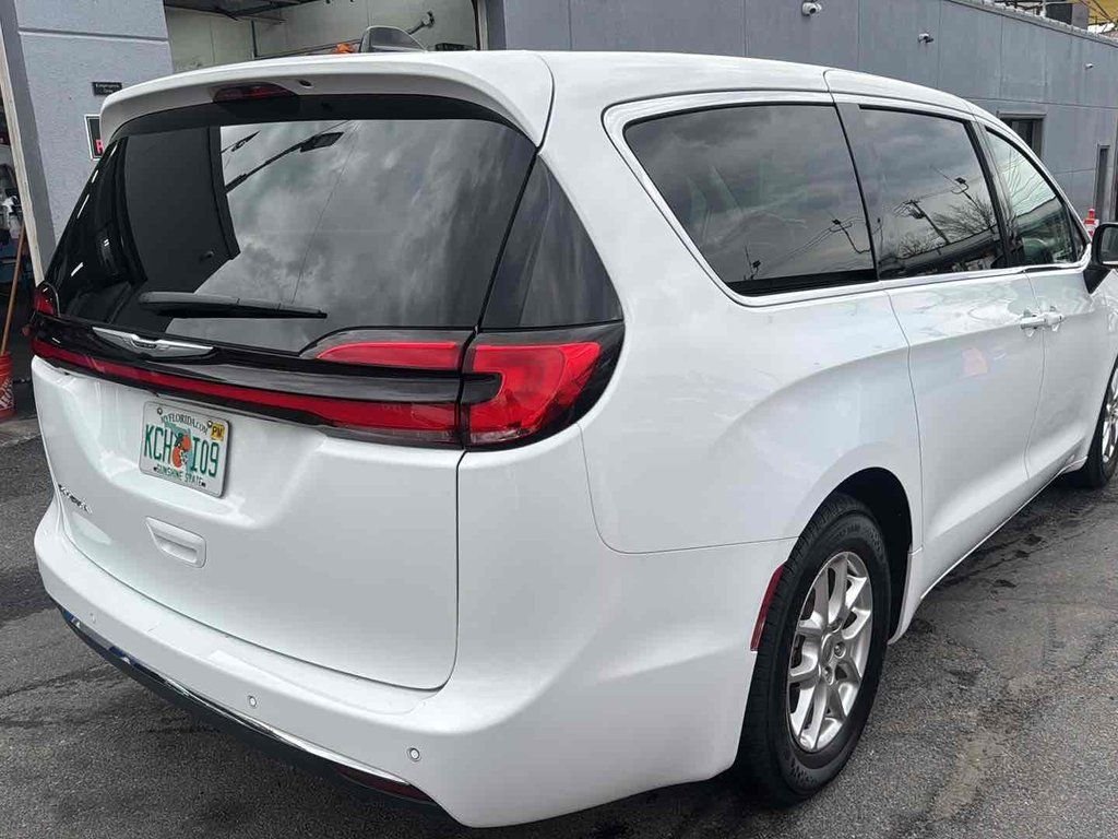 Used 2023 White Chrysler Touring L image 3