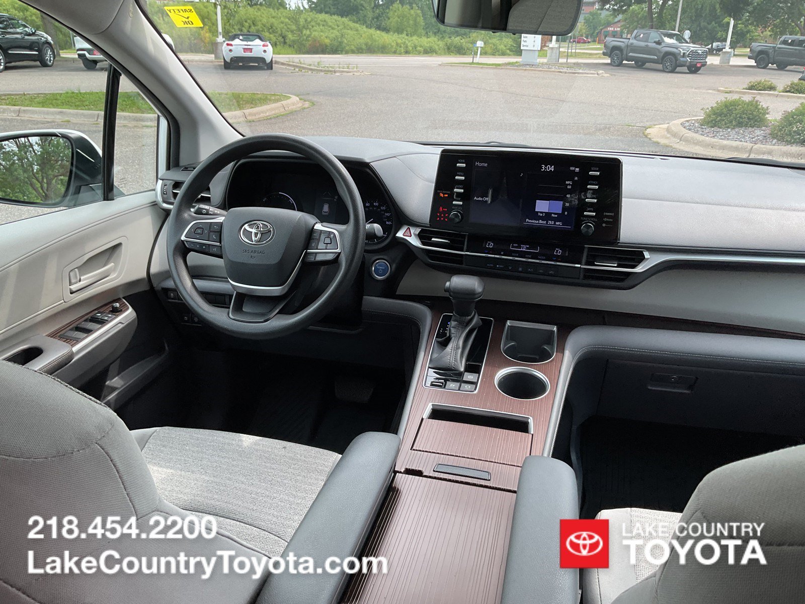 Used 2021 White Toyota LE image 19