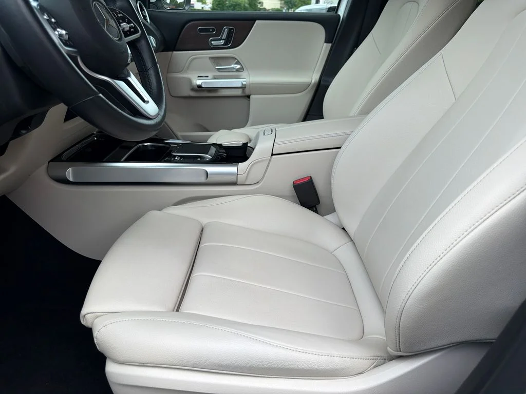 Used 2022 White Mercedes-Benz GLB 250 image 19