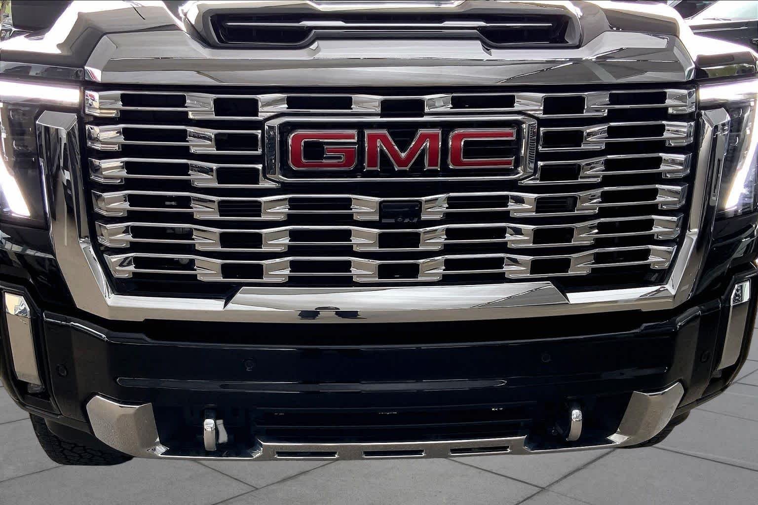 Used 2025 Onyx Black GMC Denali image 30