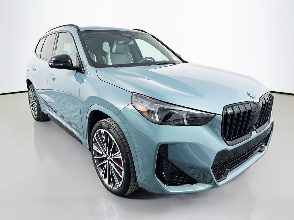 Used 2026 Cape York Green Metallic BMW xDrive28i image 3