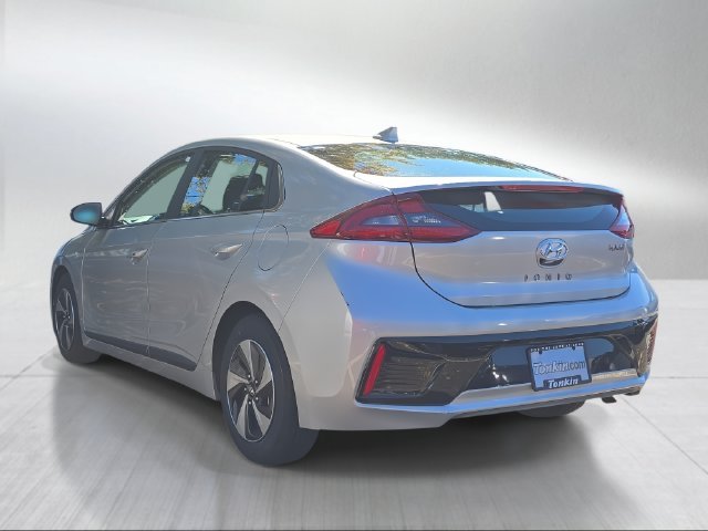 Used 2017 Silver Hyundai SEL image 5