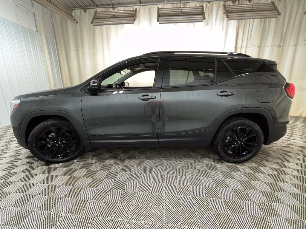 Used 2021 GRAPHITE GRAY METALLIC GMC SLT image 17