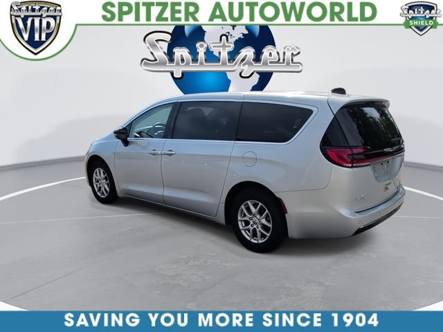 Used 2024 Silver Chrysler Touring L image 7