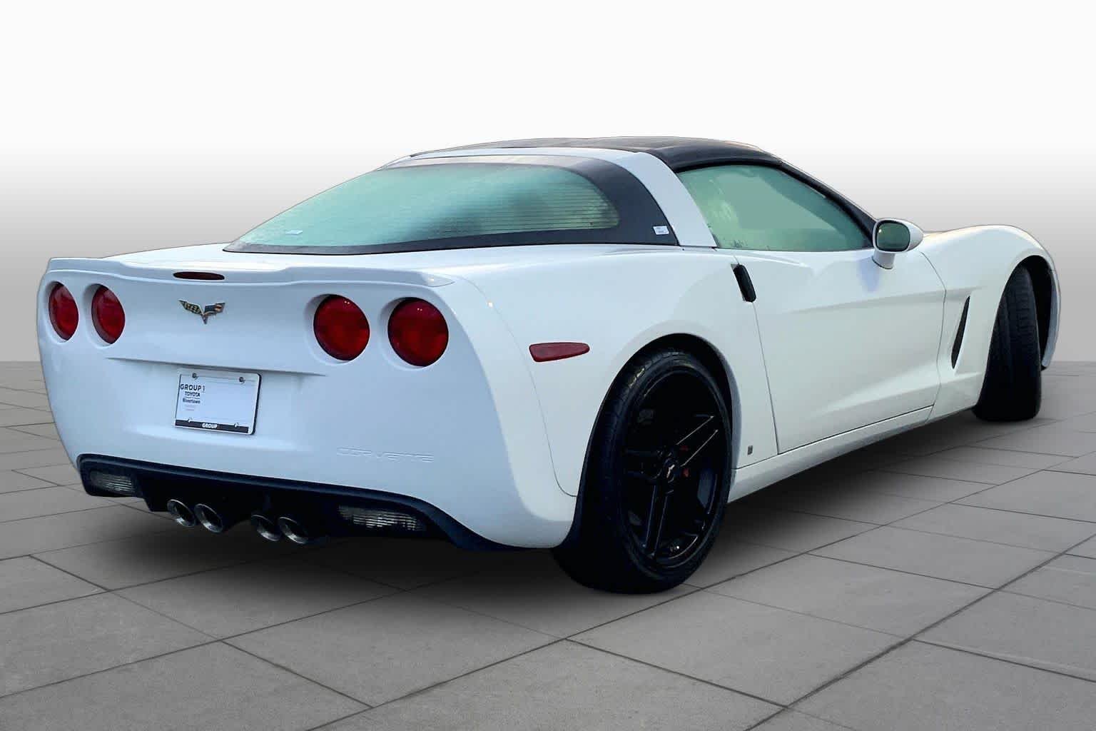 Used 2006 Arctic White Chevrolet  image 11