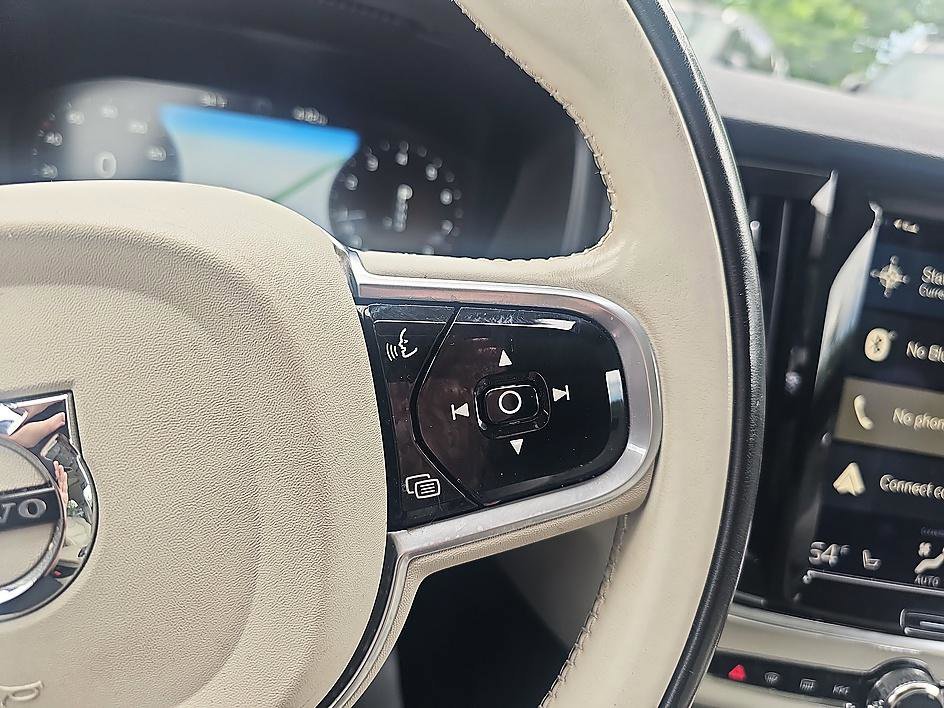 Used 2018 Denim Blue Metallic Volvo T6 AWD image 21