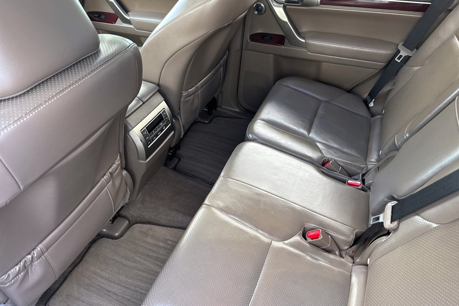 Used 2019  Lexus 460 Luxury image 12