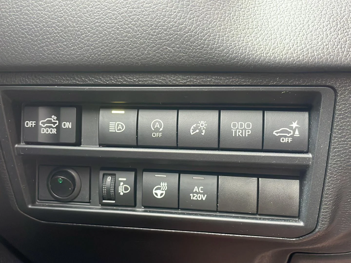 Used 2022 Wind Chill Pearl Toyota Limited image 4