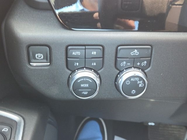Used 2024 Silver GMC SLE image 19