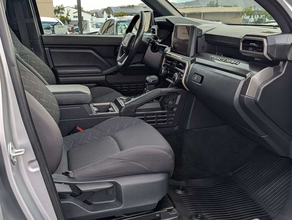 2025 Toyota Tacoma SR5 - Photo 9