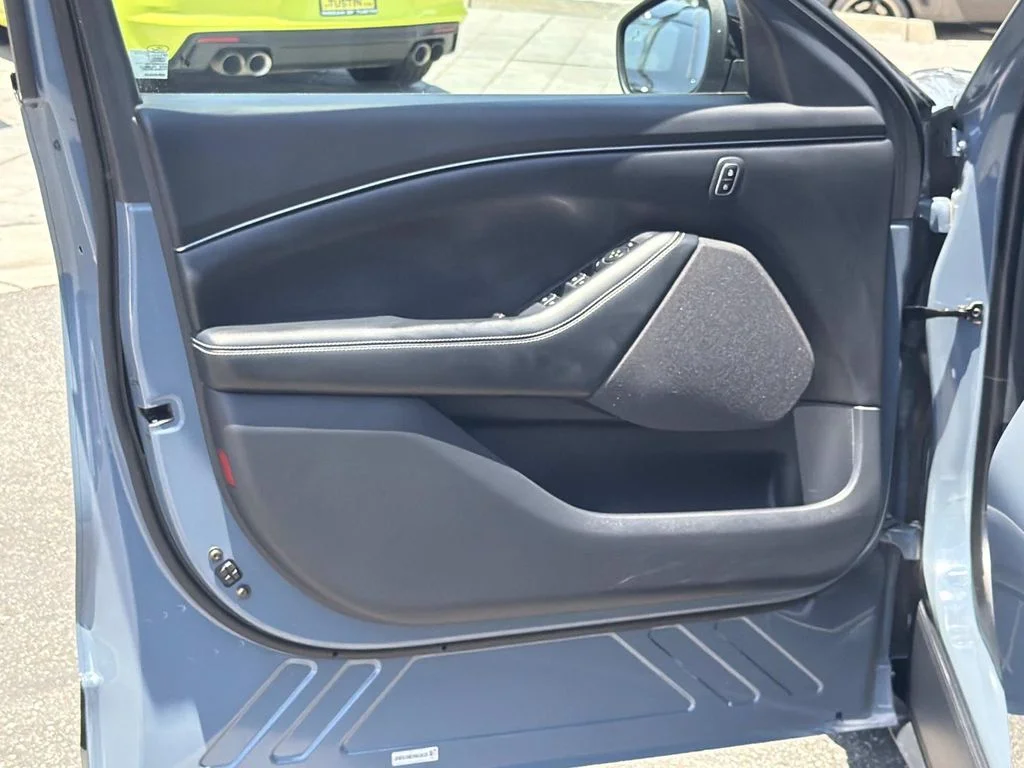 Used 2023 Vapor Blue Metallic Ford Select image 19