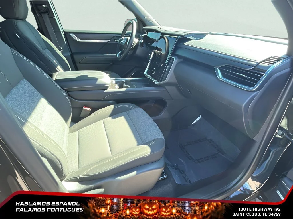 Used 2025 Ebony Twilight Metallic GMC Elevation image 32