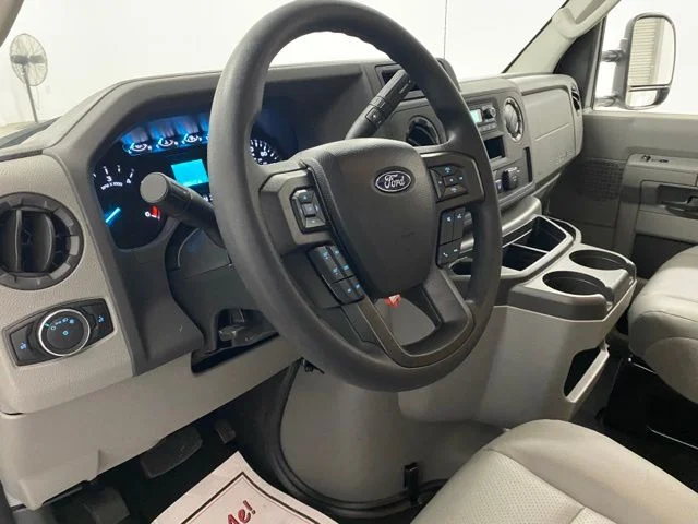 New 2025 Oxford White Ford E-350 SRW image 15