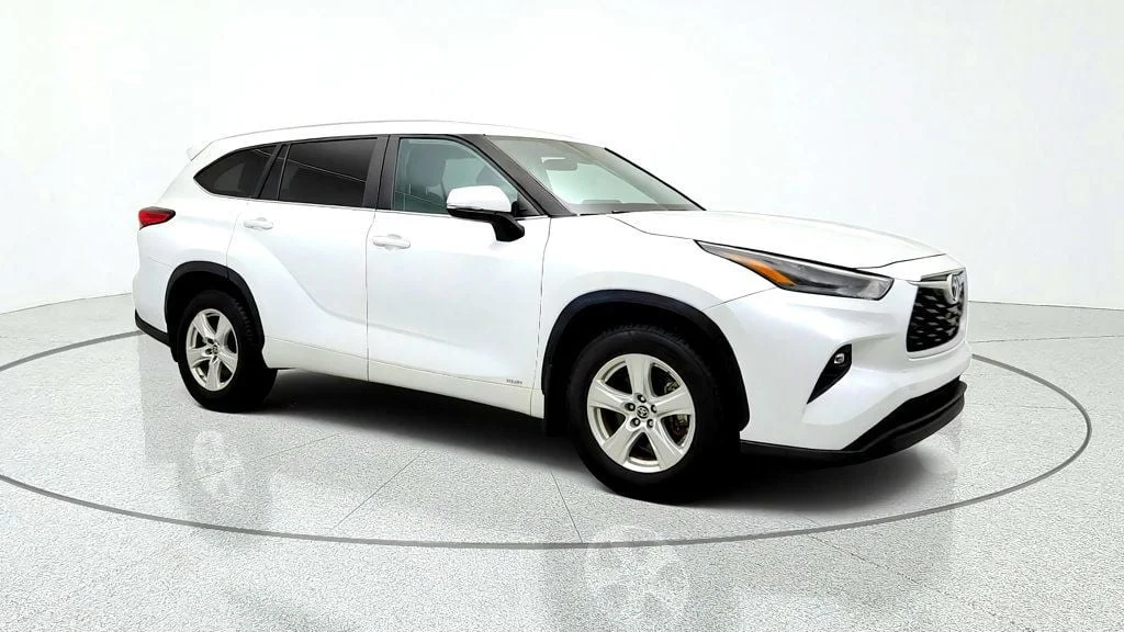 Used 2023 Wind Chill Pearl Toyota Hybrid LE AWD w/ 3-Row Seating & Toyota Safety Sense image 3