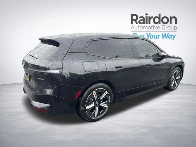 Used 2022 Black BMW xDrive50 image 7