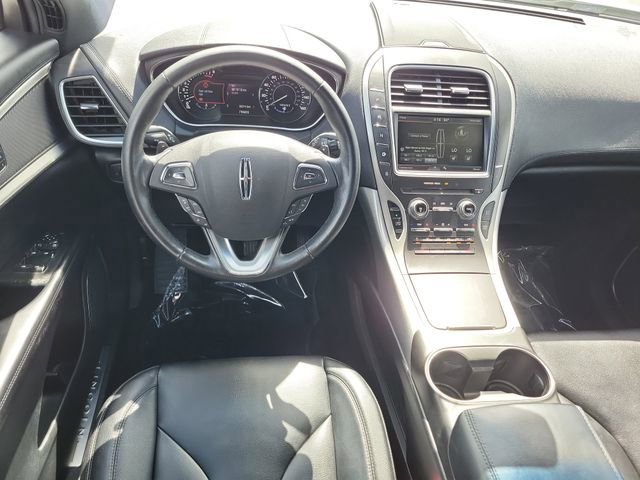 Used 2016 White Lincoln Premiere image 15