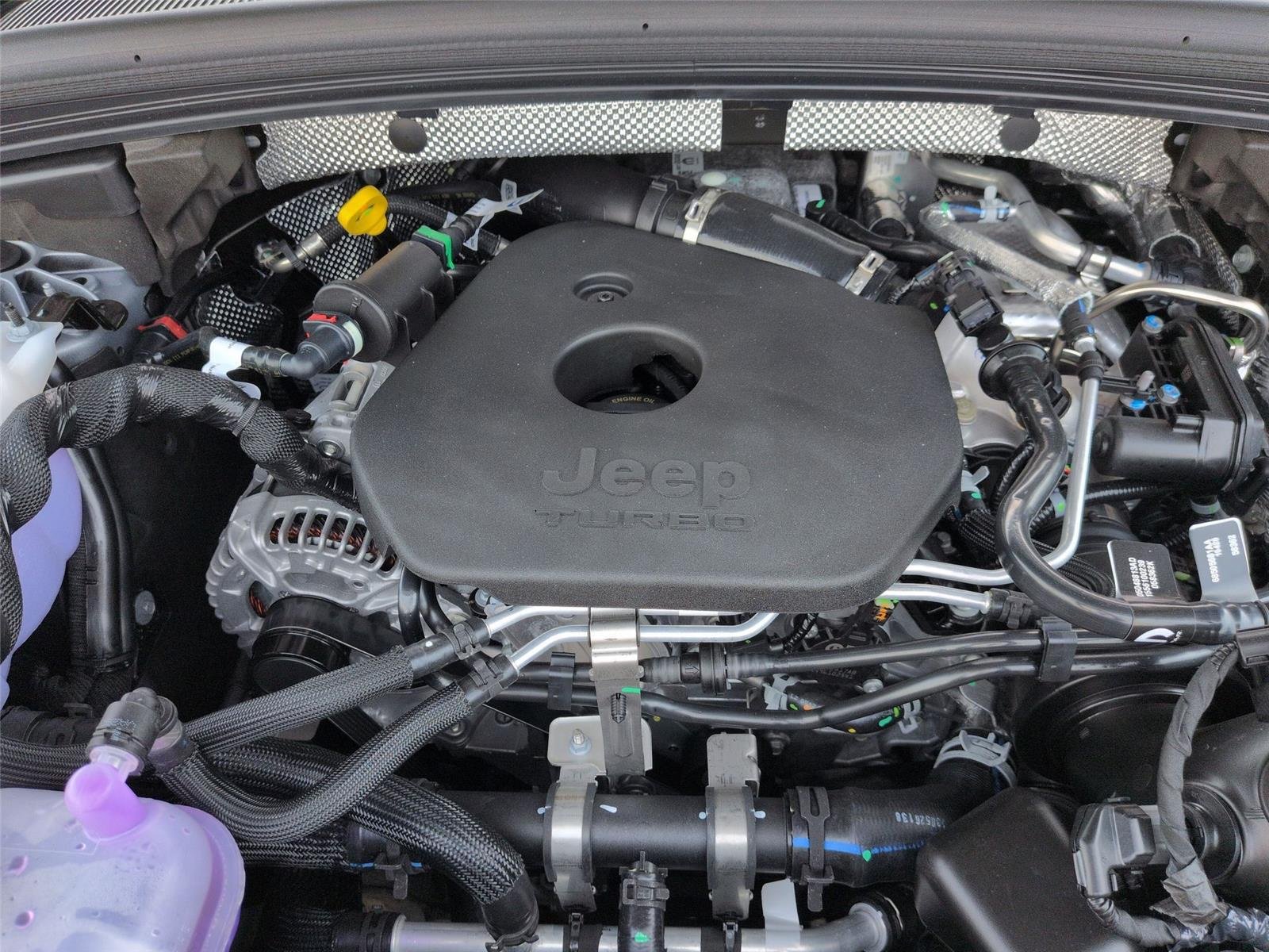 New 2026 Silver Zynith Exterior Paint Jeep Laredo Altitude image 38